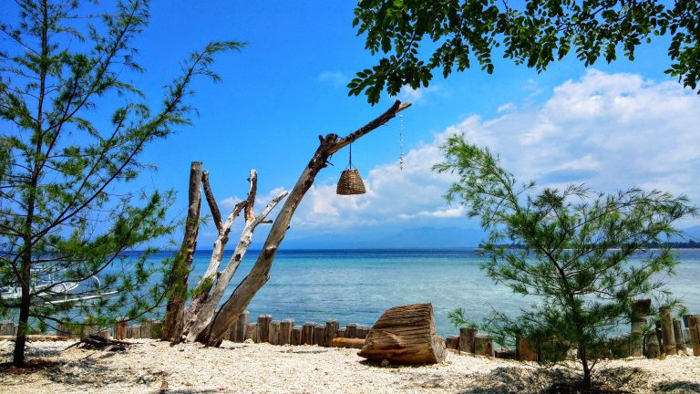 Sumatra Travel Guide 2026: Best Beaches & Things to Do